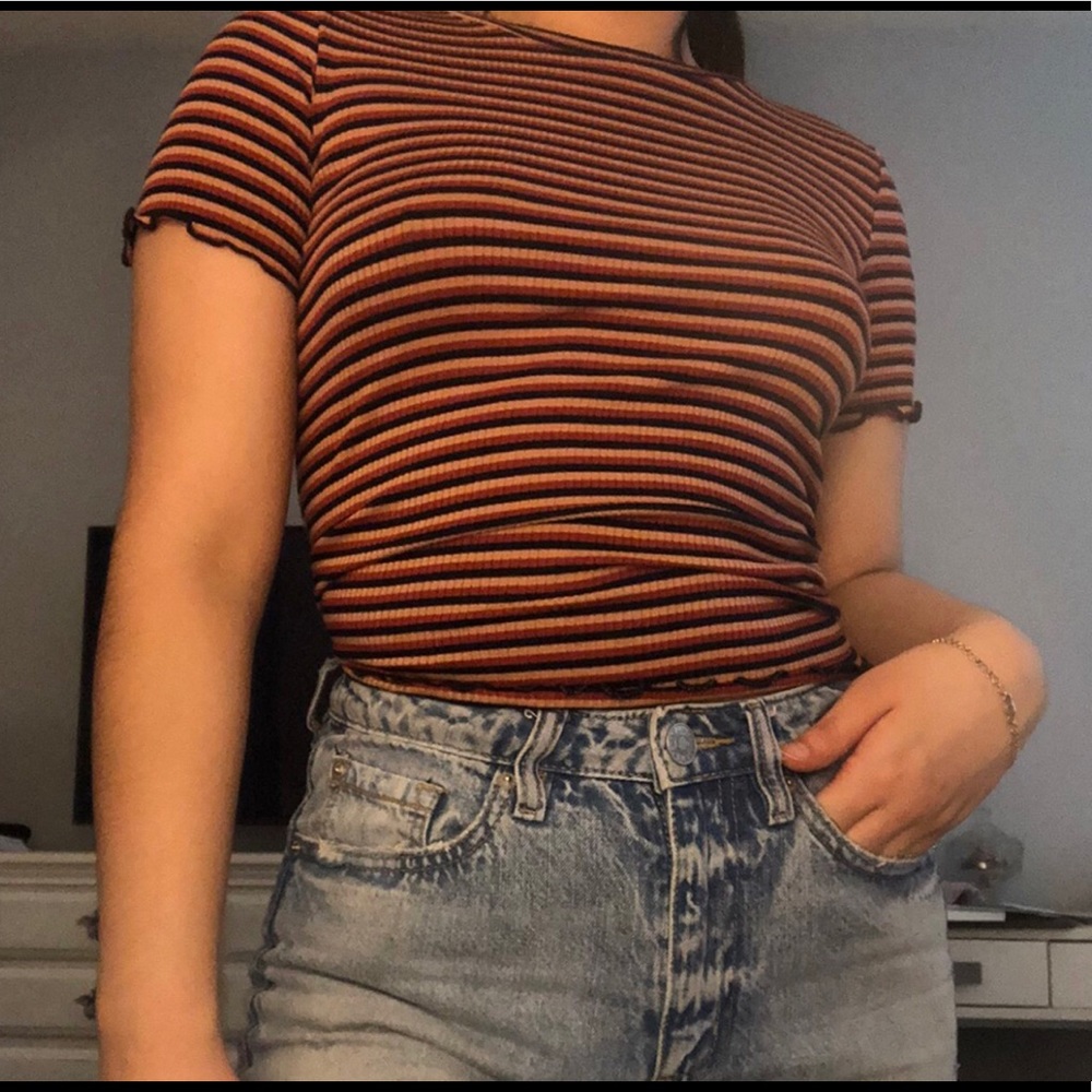 Stripe lettuce edge top